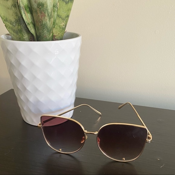 Accessories - {preloved} Oversized Gold Fashion Sunnies